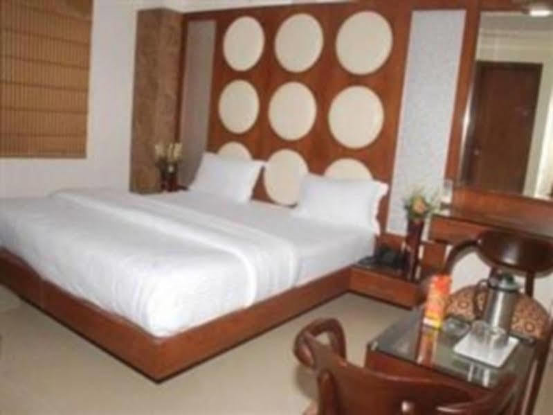 Hotel High 5 Land Delhi  Exterior photo